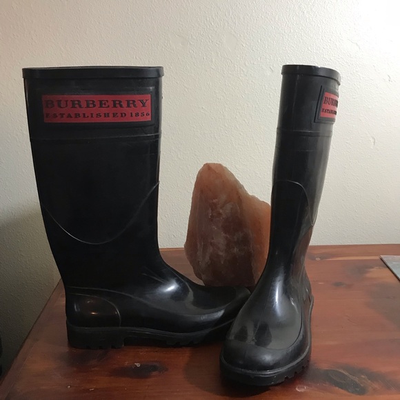 Burberry Shoes - Women’s Burberry Black Rain Boots 6